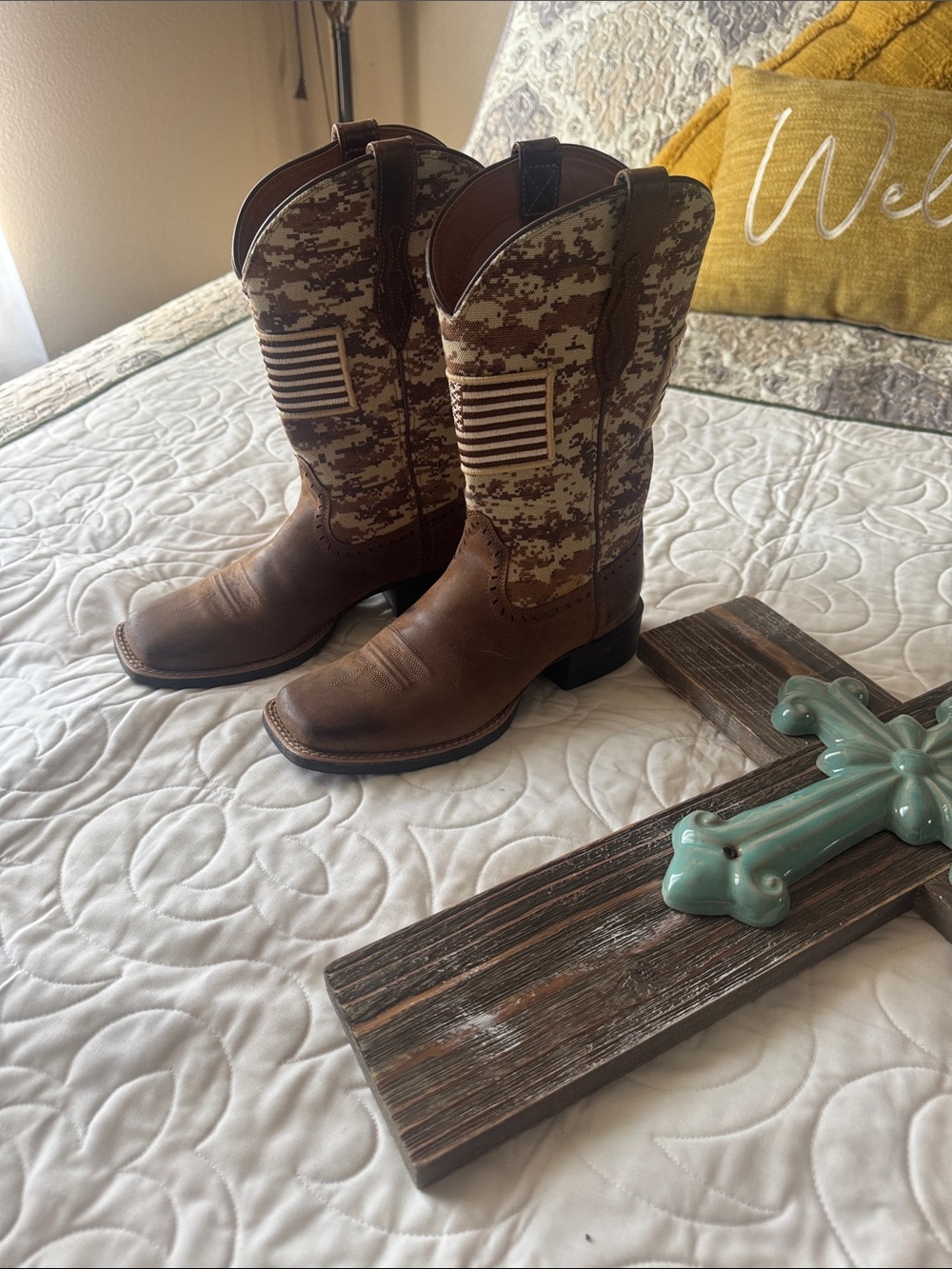 ARIAT Brown Camouflage Print Western Boot Accent. Women’s Size 6